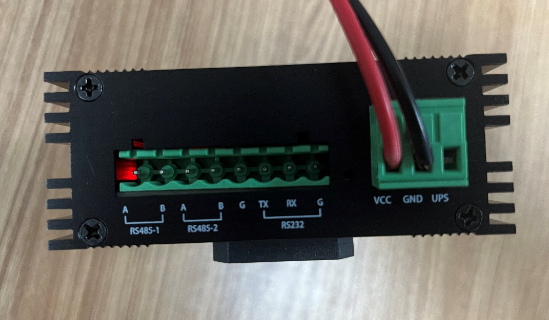 .網(wǎng)關(guān)電源有三個接口，應該怎么接線？