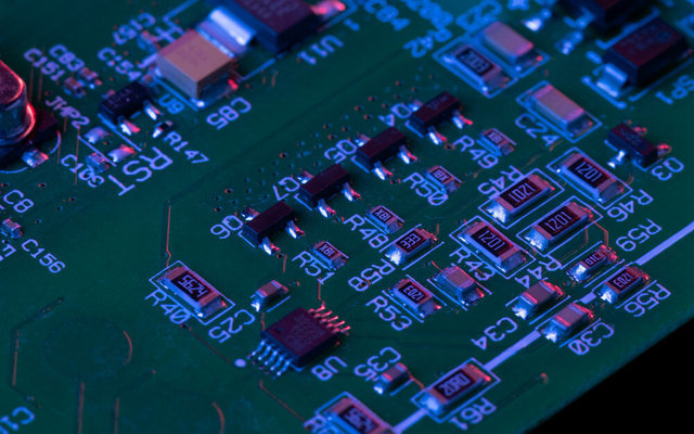 PCBA板上有哪些電子元器件-pcb又是什么