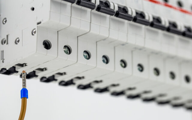 智能斷路器實(shí)現(xiàn)智能的必備功能和優(yōu)勢(shì)