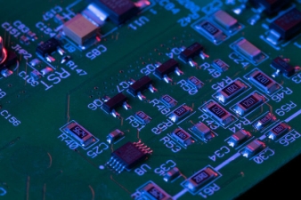 PCBA板上有哪些電子元器件-pcb又是什么
